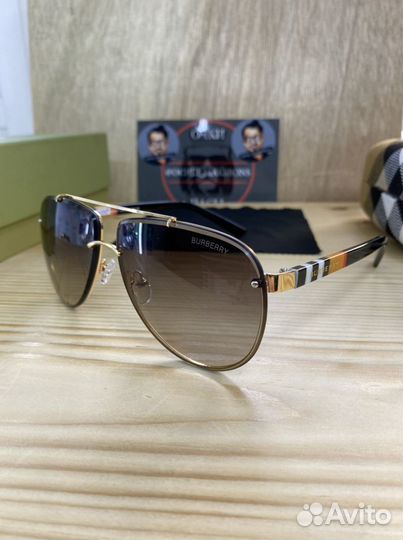 Солнцезащитные очки burberr*y