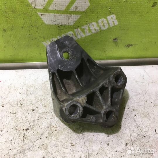 Кронштейн двигателя правый Опель Вектра Б
