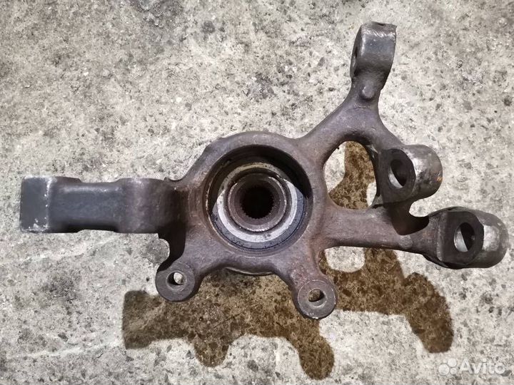 Кулак передний левый Mercedes E W212