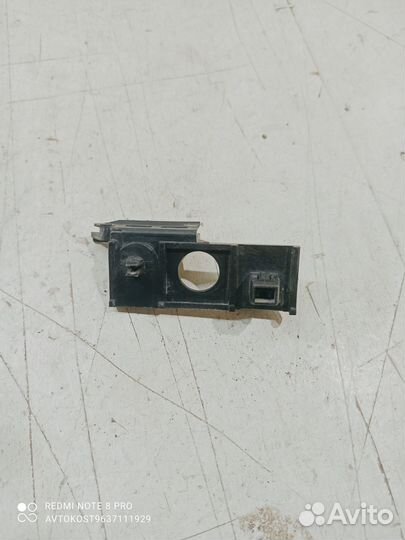 Крепление бампера переднее правое Kia Rio 2