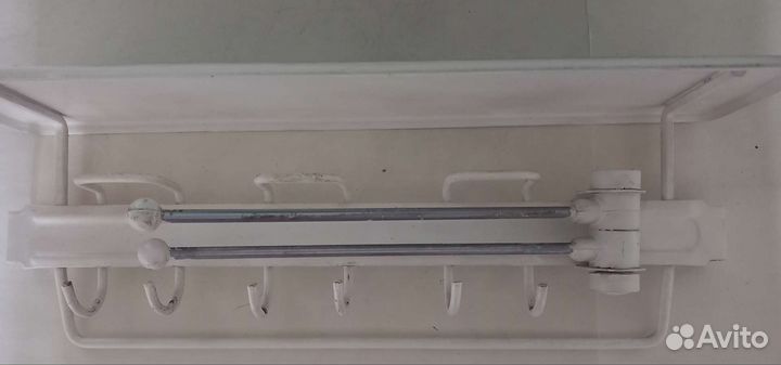 Полочка металлическая для ванной белая