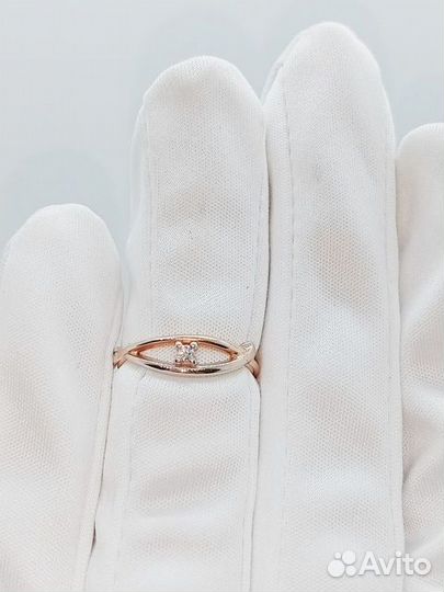 Кольцо с природным камнем Золото