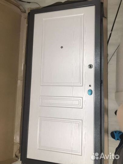 Дверь входная металлическая новая