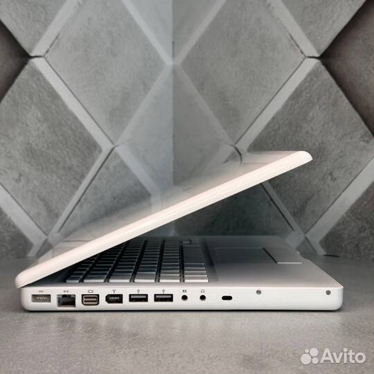 Apple MacBook 13 2007, белый. Новая батарея