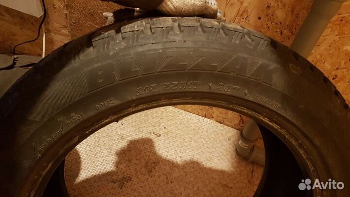 Bridgestone Blizzak Spike-01 215/55 R17