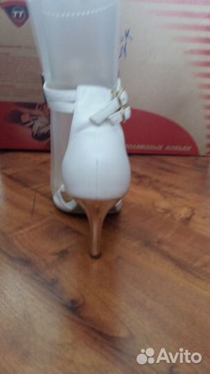 Белые туфельки