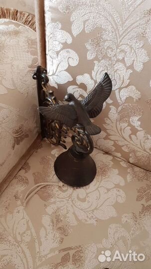 Колокол с голубем