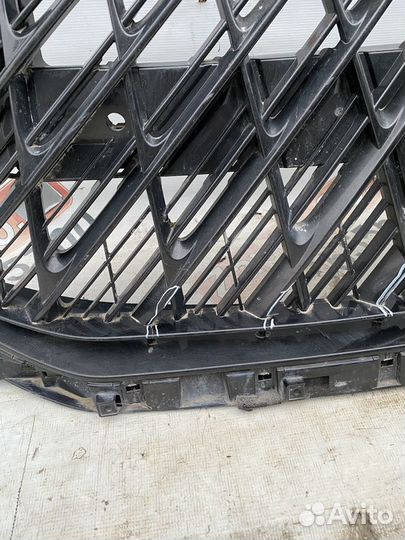 Lexus LX 570 Решетка радиатора Superior