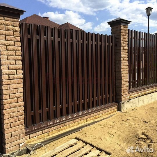 Забор штакетник с кирп столбами в Полазне