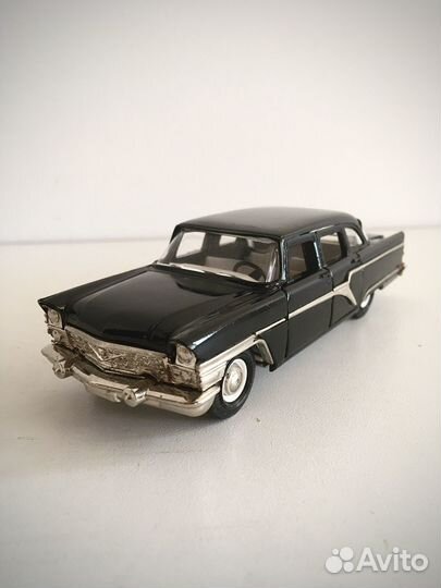 Модель автомобиля СССР Чайка газ 13 1:43