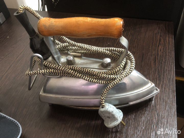 Утюг старинный