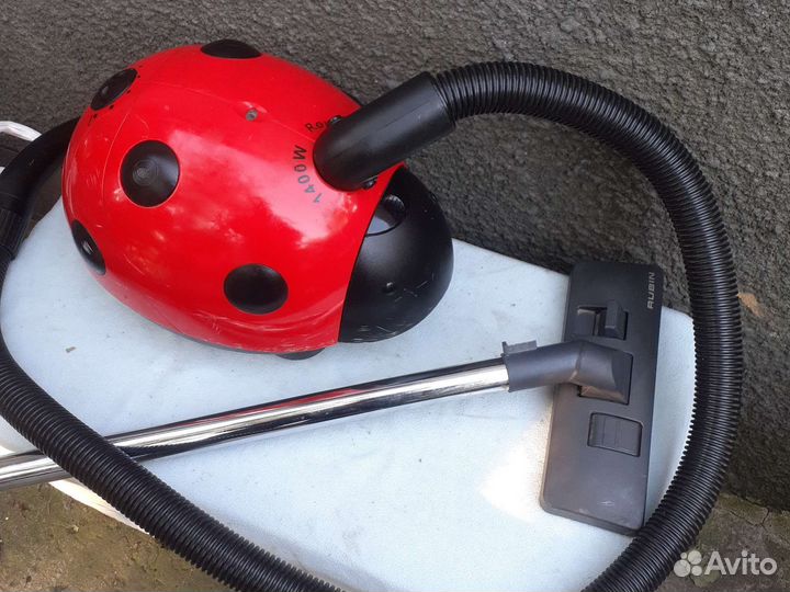 Пылесос Rolsen 1400 Ватт