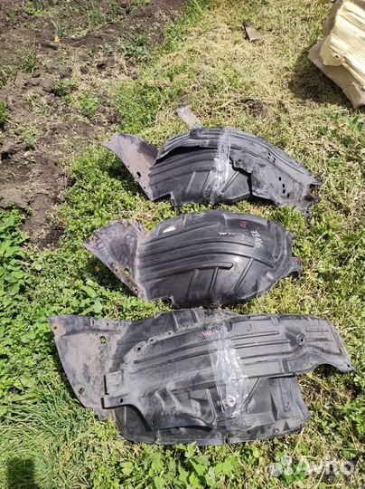 Подкрылок Nissan Fuga 50 infiniti m35