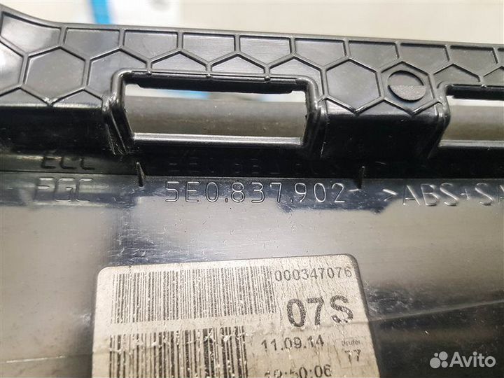 Накладка, молдинг передний правый Skoda Octavia A7