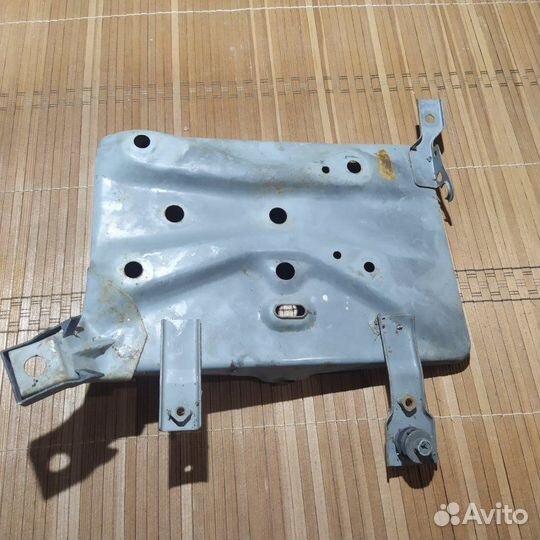 Подставка под аккумулятор Nissan Cefiro 32 седан 2