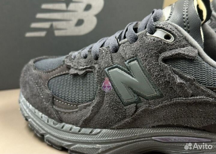 Кроссовки New Balance 2002R темные