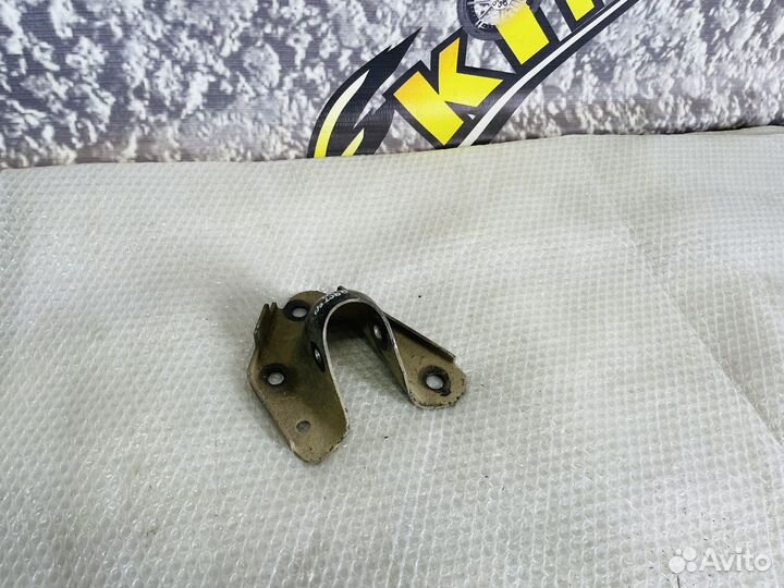 Кронштейн заднего рычага правый 4WD Arkana Duster