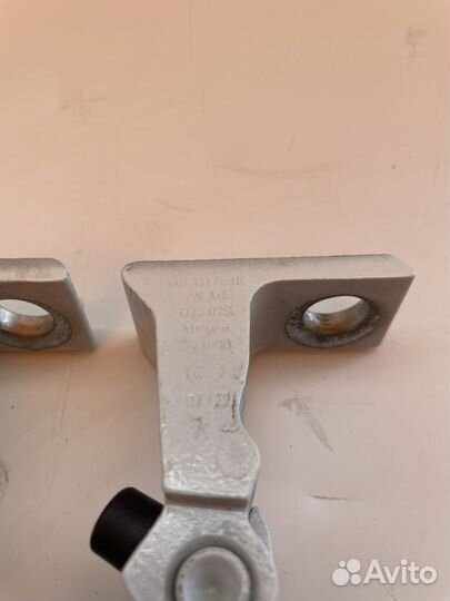 Петля двери передней VW Tiguan 2 2022