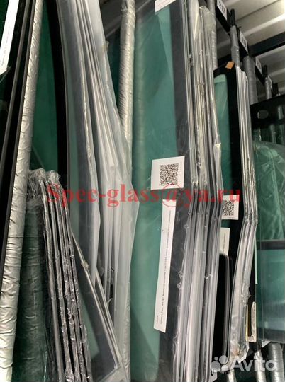 Стекло лобовое верхнее погрузчик case 570 ST