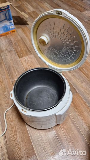 Мультиварка Fiesta mv8-700-4