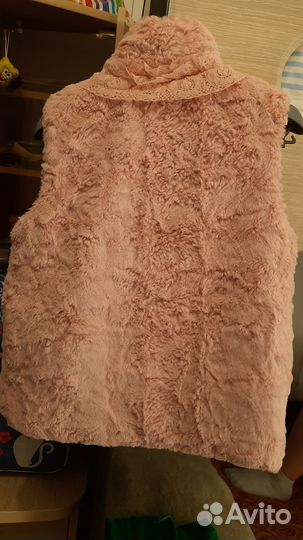 Безрукавка на девочку