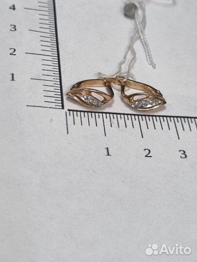 Золотые серьги с камнем