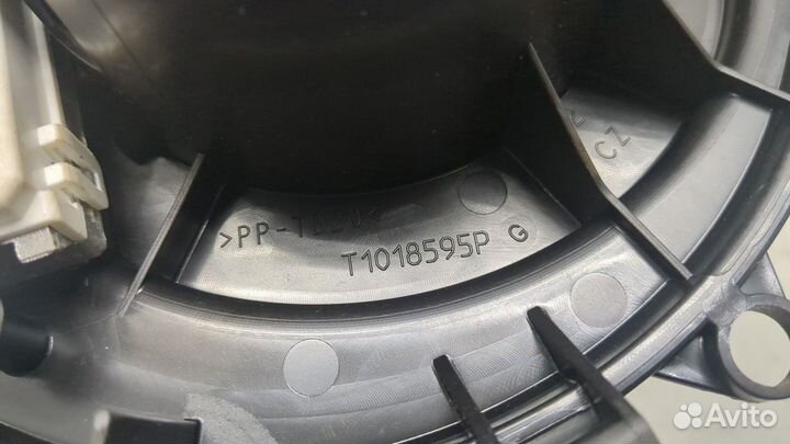 Двигатель отопителя Skoda Octavia (A7), 2015