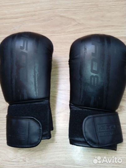 Боксерские перчатки