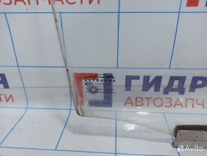 Стекло двери задней правой Daewoo Nexia (N150)