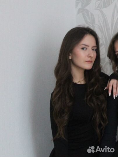 Администратор, модель, хостес