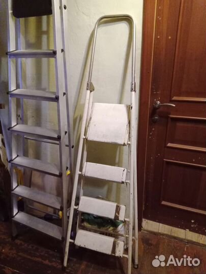 Стремянка белая металл