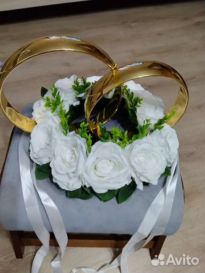 Свадебное украшение на машину