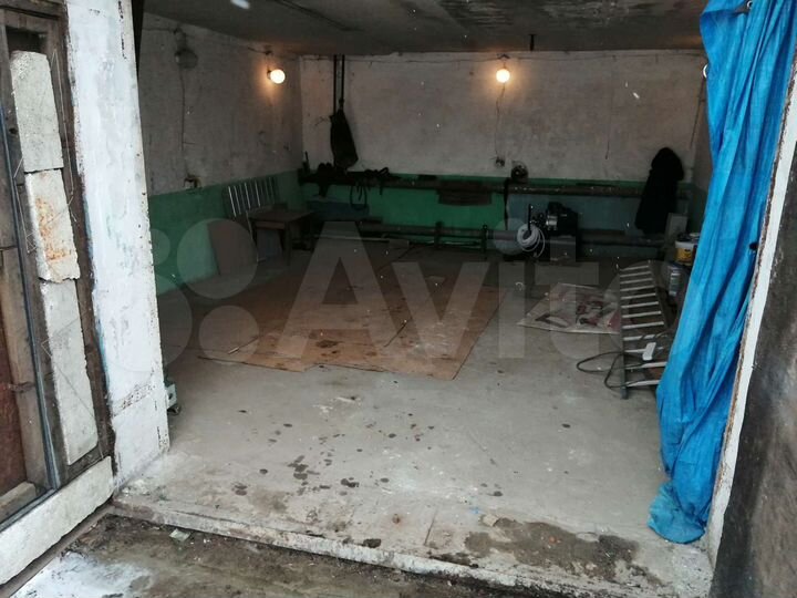 Гараж, > 30 м²