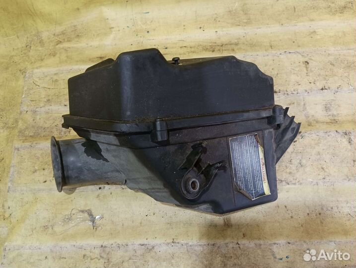 Корпус воздушного фильтра Cadillac SRX 2003-2009