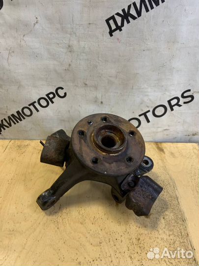 Кулак передний RH Mercedes-Benz Vito W638 ступица