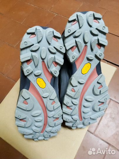 Ботинки женские утепленные moab speed thermo midwp