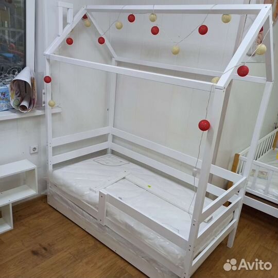Детская кровать домик