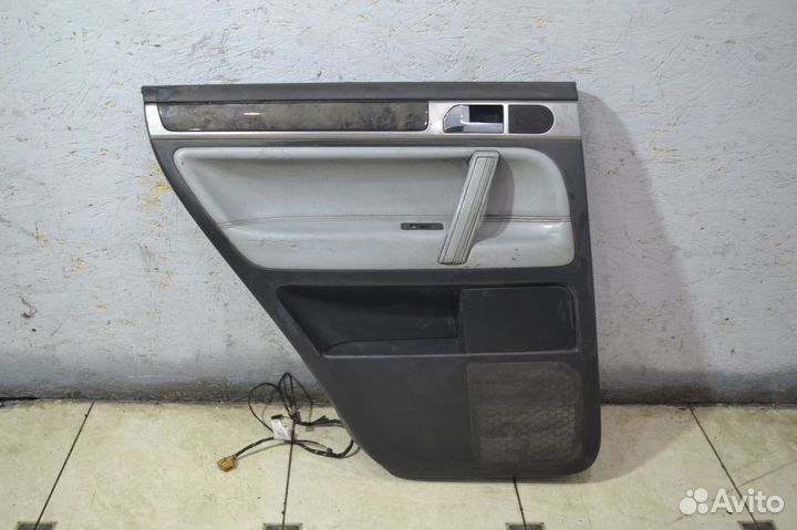 Обшивка двери задняя левая Volkswagen Touareg