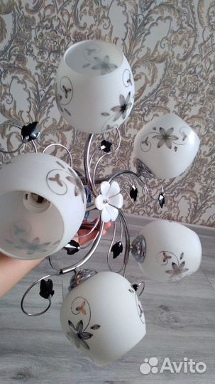 Продам люстру