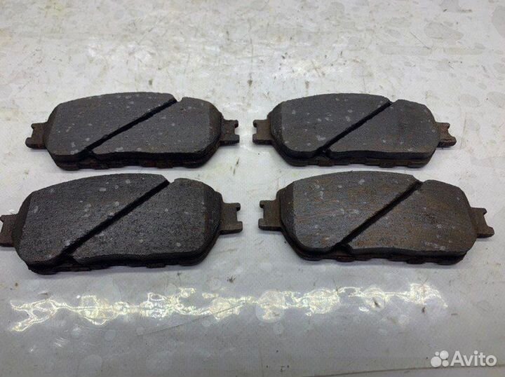 Тормозные колодки переднее Toyota Sienna 3.3 2005