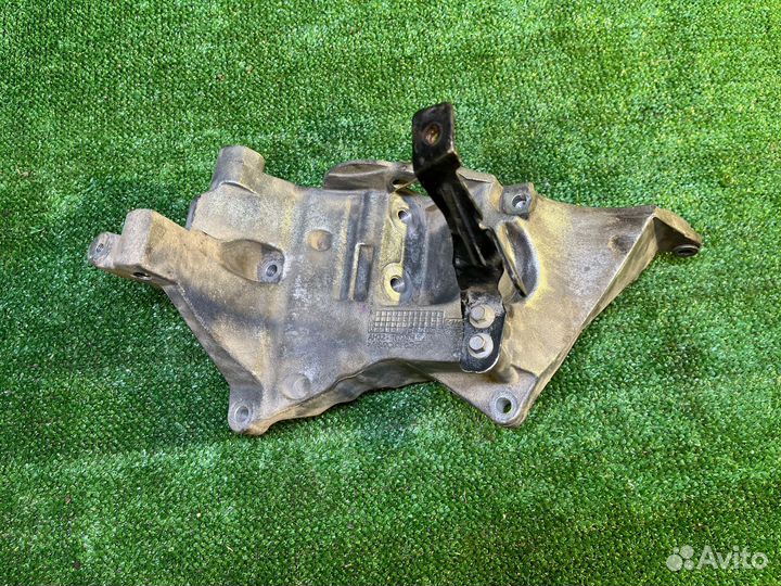 Кронштейн генератора Range Rover 4.2SC