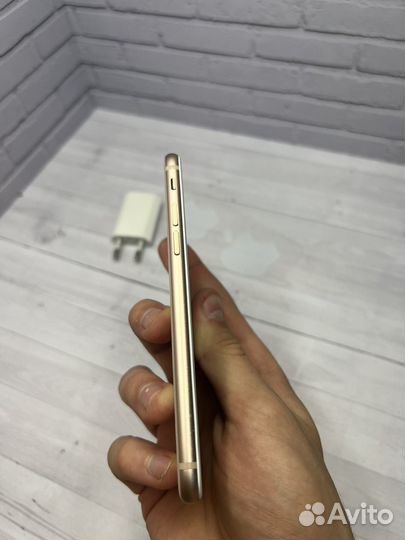 iPhone 8, 64 ГБ