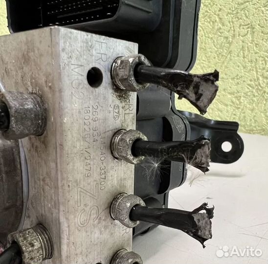 Блок ABS (насос) Toyota Camry V70