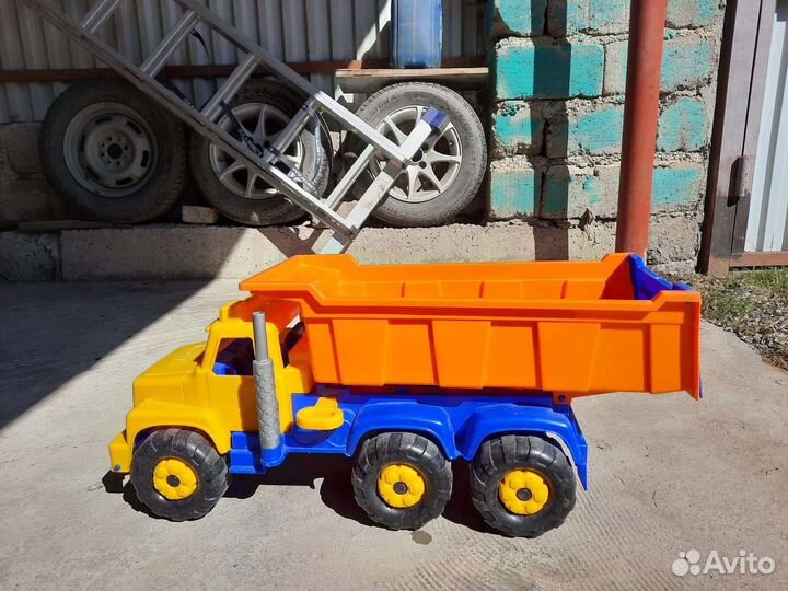 Большой грузовик игрушка
