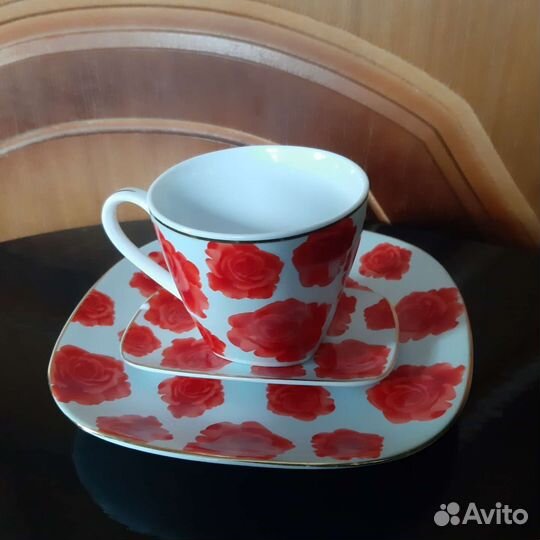 Чашка с тарелкой и лимонницей