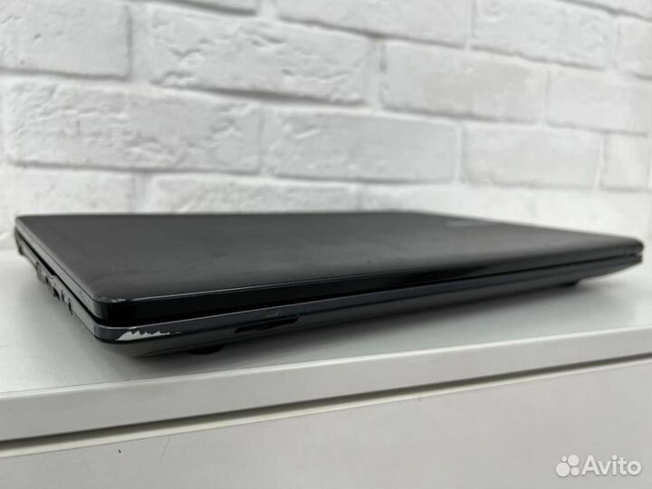 Ноутбук Samsung Np300e5x