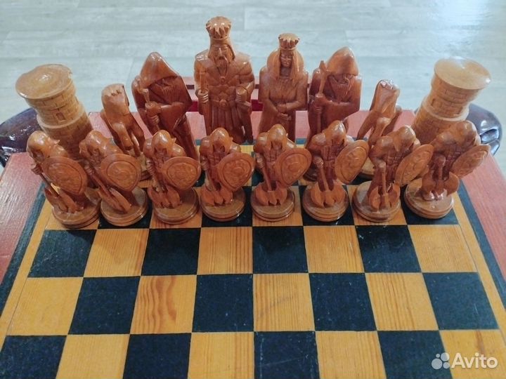 Шахматный стол и шахматы ручной работы