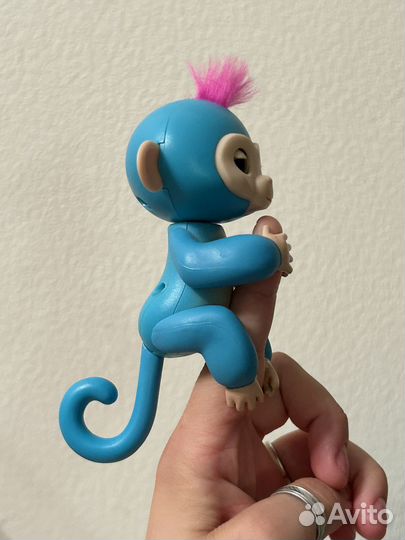 Интерактивная игрушка-обезьянка fingerlings