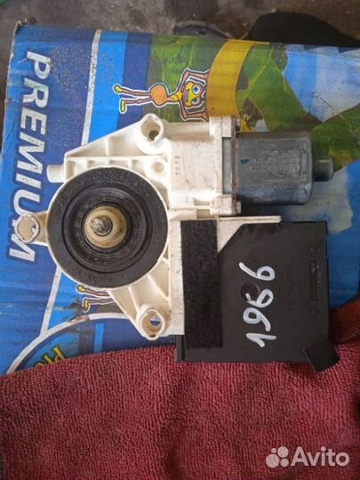 Мотор стеклоподъемника Volkswagen Jetta