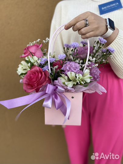 Розовая сумочка с цветами